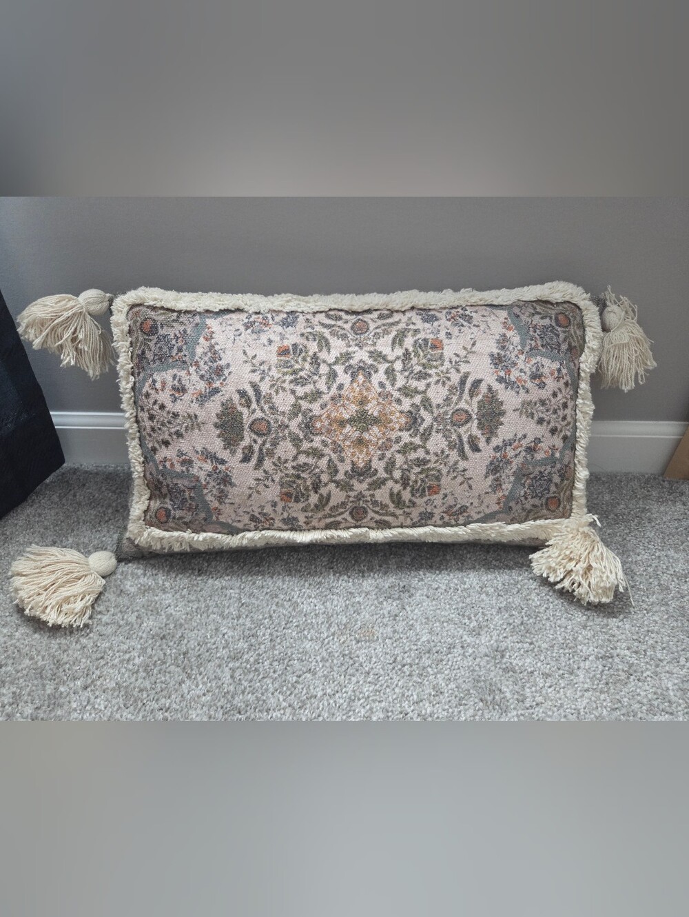 Tapestey Rug Tassel Lumbar Pillow